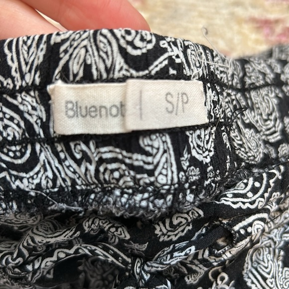 Women’s small pants bundle - Picture 4 of 5